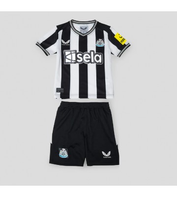 Newcastle United Replika Babytøj Hjemmebanesæt Børn 2023-24 Kortærmet (+ Korte bukser)